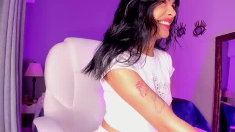 Giovanna  online show from 11/28/25, 05:43