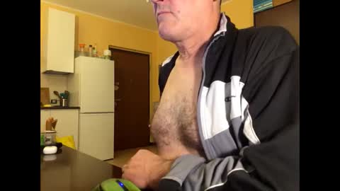 giovanni_1964 online show from 10/19/25, 04:57
