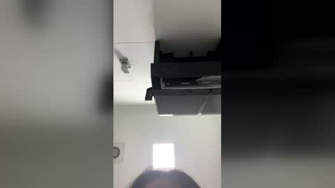 Snapshot of girl433 chatting on 12/15/25, 04:44 girl433 online show from 12/15/25, 04:44