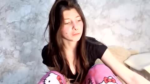Snapshot of girl_cute007 chatting on 03/06/26, 07:21 girl_cute007 online show from 03/06/26, 07:21