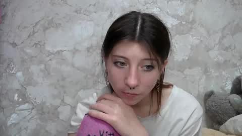 Snapshot of girl_cute007 chatting on 04/17/26, 09:18 girl_cute007 online show from 04/17/26, 09:18