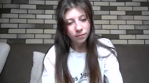 Snapshot of girl_cute007 chatting on 05/13/26, 06:05 girl_cute007 online show from 05/13/26, 06:05