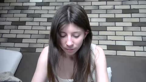 Snapshot of girl_cute007 chatting on 05/18/26, 06:58 girl_cute007 online show from 05/18/26, 06:58