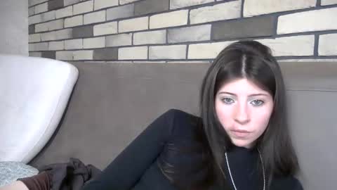 Snapshot of girl_cute007 chatting on 05/27/26, 04:04 girl_cute007 online show from 05/27/26, 04:04