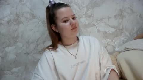 Snapshot of girl_cute07 chatting on 04/14/26, 03:01 girl_cute07 online show from 04/14/26, 03:01