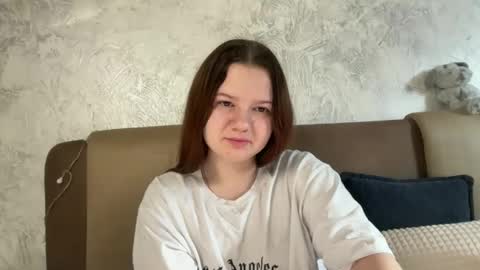 Snapshot of girl_cute07 chatting on 05/21/26, 04:14 girl_cute07 online show from 05/21/26, 04:14