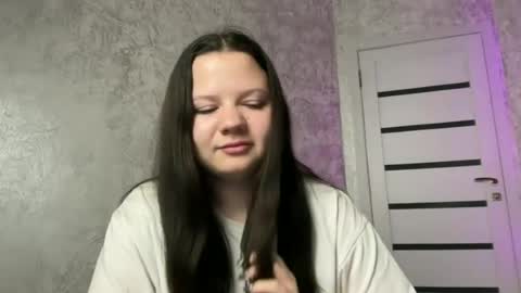 girl_cute07 online show from 06/24/26, 06:40