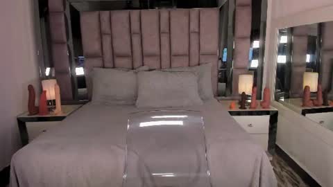 GIRL GRAY online show from 07/10/26, 08:11