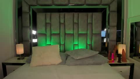 GIRL GRAY online show from 07/28/26, 07:39