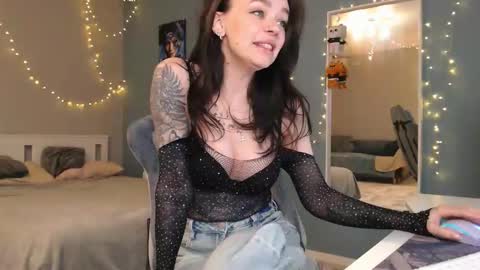 Snapshot of girl_happiness chatting on 02/28/25, 01:58 Secret online show from 02/28/25, 01:58