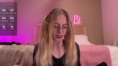 Nikki online show from 12/31/24, 03:31