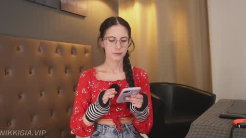 Snapshot of girl_i_am chatting on 11/16/25, 02:22 Nikki online show from 11/16/25, 02:22