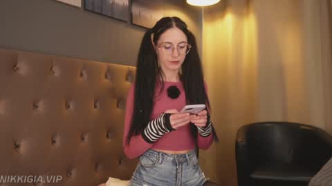 Snapshot of girl_i_am chatting on 11/21/25, 12:04 Nikki online show from 11/21/25, 12:04