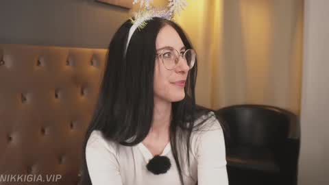 Snapshot of girl_i_am chatting on 12/04/25, 04:16 Nikki online show from 12/04/25, 04:16