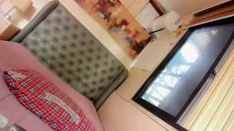 Snapshot of girl_in_ur_dreams chatting on 07/07/26, 12:57 urGIRL online show from 07/07/26, 12:57