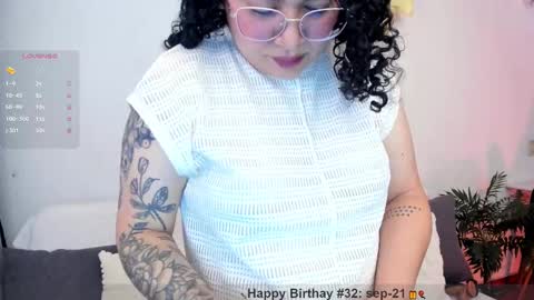Snapshot of girl_inline chatting on 09/19/25, 12:23 girl_inline online show from 09/19/25, 12:23