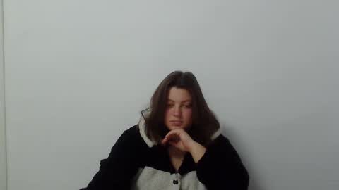 Snapshot of girl_leya chatting on 10/09/25, 08:51 girl_leya online show from 10/09/25, 08:51