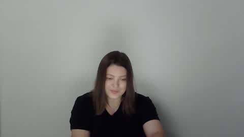 Snapshot of girl_leya chatting on 10/11/25, 07:23 girl_leya online show from 10/11/25, 07:23