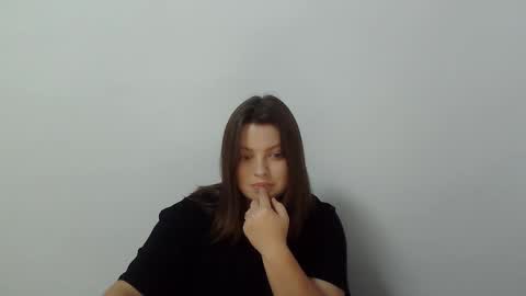 Snapshot of girl_leya chatting on 10/29/25, 08:21 girl_leya online show from 10/29/25, 08:21