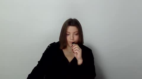 girl_leya online show from 11/26/25, 08:43