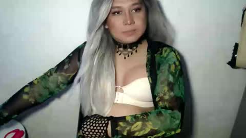 Snapshot of girl_seductionxoxo chatting on 03/22/26, 12:08 Nica online show from 03/22/26, 12:08