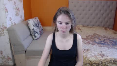 Snapshot of girl_summer97 chatting on 12/17/24, 11:49 Katia online show from 12/17/24, 11:49