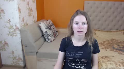 Snapshot of girl_summer97 chatting on 01/11/25, 01:32 Katia online show from 01/11/25, 01:32