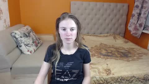 Snapshot of girl_summer97 chatting on 01/25/25, 02:47 Katia online show from 01/25/25, 02:47