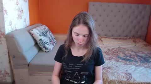 Snapshot of girl_summer97 chatting on 03/07/25, 12:23 Katia online show from 03/07/25, 12:23
