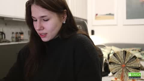 Snapshot of girl_u_never_met chatting on 11/14/25, 05:33 Kristin online show from 11/14/25, 05:33