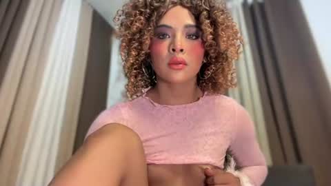 Snapshot of girlcock_dominantfucker chatting on 07/23/26, 02:09 queen ronna online show from 07/23/26, 02:09