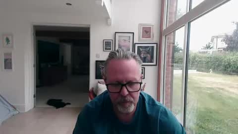 girlsandbikes online show from 06/01/26, 12:07