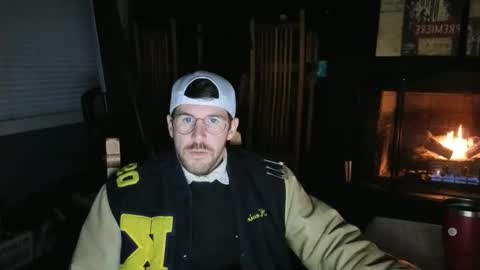 Snapshot of girthwayne chatting on 12/19/24, 10:21 croyal09 online show from 12/19/24, 10:21