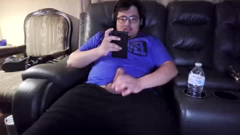 Snapshot of girthysausage904344 chatting on 12/30/24, 05:37 GirthySausage online show from 12/30/24, 05:37