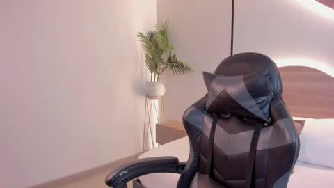 Snapshot of giselle_anelise chatting on 03/22/26, 02:04 giselle_anelise online show from 03/22/26, 02:04