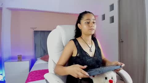 GISELLE ROLDAN online show from 09/10/25, 03:39