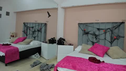 GISELLE ROLDAN online show from 10/04/25, 08:18