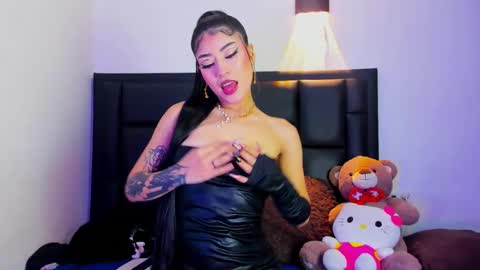 Snapshot of giselleblare chatting on 10/22/25, 05:30 giselleblare online show from 10/22/25, 05:30