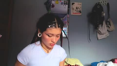 Snapshot of giulietta_mon chatting on 04/08/26, 04:07 Giulietta online show from 04/08/26, 04:07