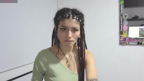 Snapshot of giulietta_mon chatting on 04/23/26, 01:40 Giulietta online show from 04/23/26, 01:40