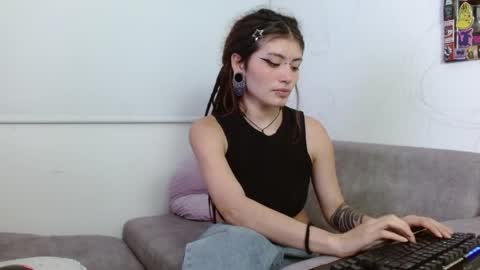 Snapshot of giulietta_mon chatting on 05/28/26, 04:21 Giulietta online show from 05/28/26, 04:21