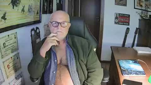 Snapshot of giutomma930394 chatting on 11/01/25, 02:30 giutomma930394 online show from 11/01/25, 02:30