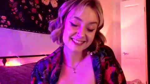 givemesweetdreams online show from 10/21/25, 12:44