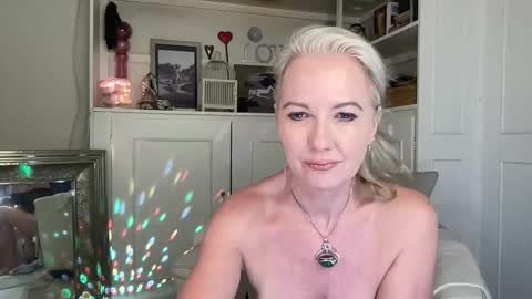 Gl1tter Barbie online show from 11/02/25, 07:11