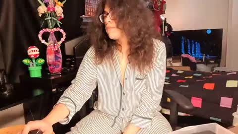 glaceon9 online show from 02/14/25, 11:31