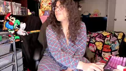 glaceon9 online show from 05/15/26, 12:56