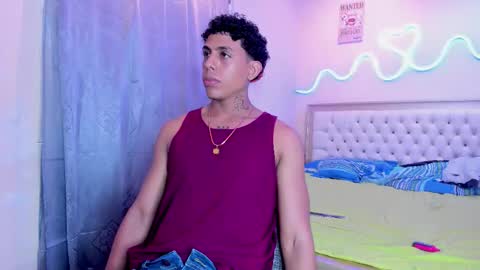 Snapshot of glader_guy chatting on 09/22/25, 08:33 only for you bby online show from 09/22/25, 08:33