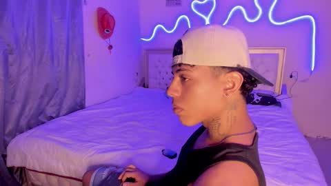 Snapshot of glader_guy chatting on 10/14/25, 08:20 only for you bby online show from 10/14/25, 08:20