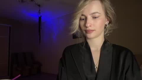 Snapshot of glamour_rogue chatting on 12/18/25, 03:07 glamour_rogue online show from 12/18/25, 03:07