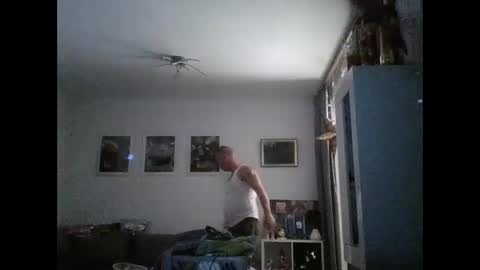 Snapshot of glanzer88999 chatting on 12/09/24, 06:55 glanzer88999 online show from 12/09/24, 06:55